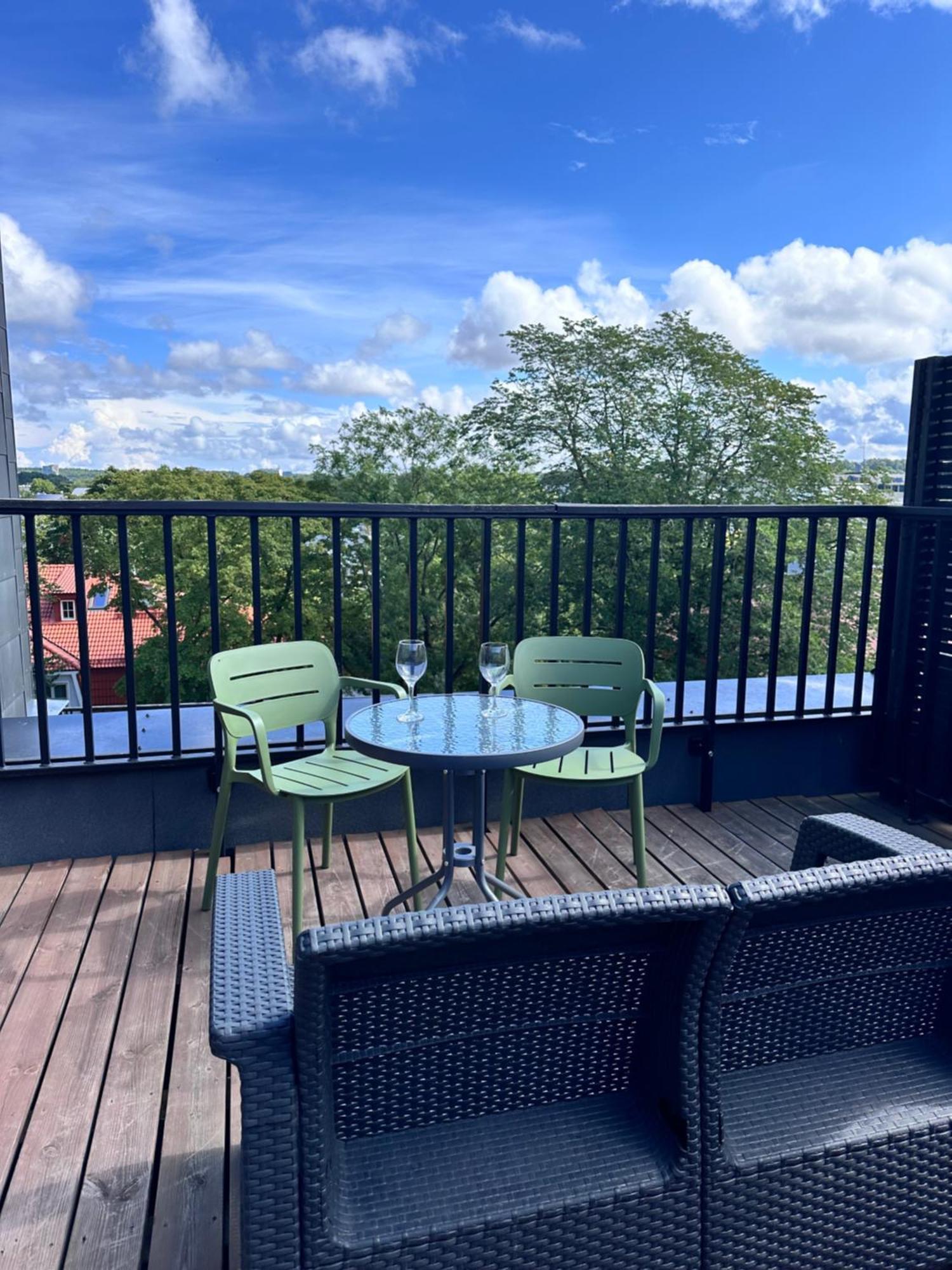 Thomas' - Trendy, & Balcony *